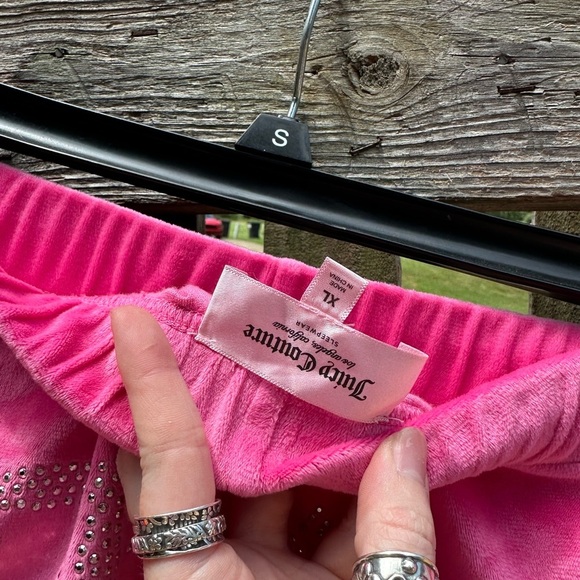 Juicy Couture Velvet Plush Elastic Waist Pull On Bedazzled Butt Lounge Shorts - Picture 6 of 7